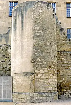 La tour rue des Jardins-Saint-Paul.