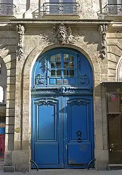 Porte du no&nbsp;44.