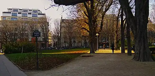 Vue générale depuis l'avenue du Général-Eisenhower.