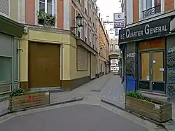 Après un rétrécissement, le passage devient étroit.