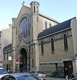 Église Saint-Joseph-des-Épinettes au no 40.