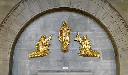 Reliefs de la chapelle du Sacré-Cœur.