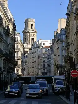 Église Saint-Sulpice vue depuis la place.