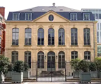 No 111 : hôtel de Choiseul-Praslin.