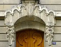 No&nbsp;16 : détail de l'entrée.