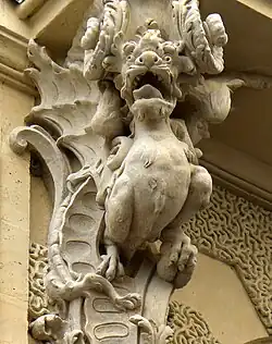 Chimère gauche de la porte d'entrée.