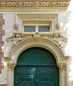 Encadrement de la porte.