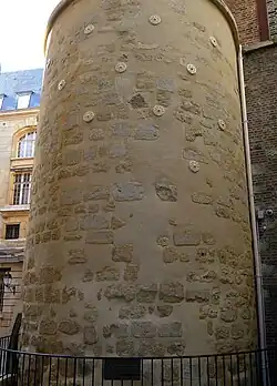 Vestiges de la tour restaurée en 2014.