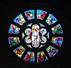 Vitrail central du chœur.