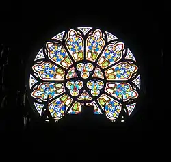 Rosace au-dessus de l'orgue de tribune.