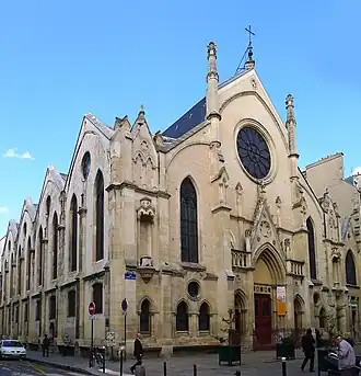 Façade de l'église vue depuis la rue Sainte-Cécile.