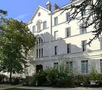 Ancien orphelinat du no&nbsp;119 vu depuis le jardin du Carré-de-Baudouin.