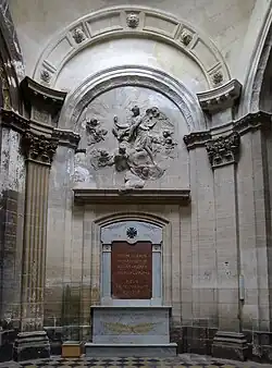 L'ange tenant le calice (1748), bas-relief de Paul-Ambroise Slodtz (1702-1758).