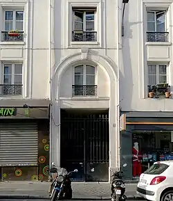 No 63 : porte d'entrée.