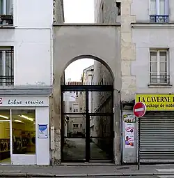 No 60 : porte d'entrée.