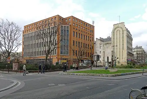 Boulevard de Magenta au niveau du square Alban-Satragne.