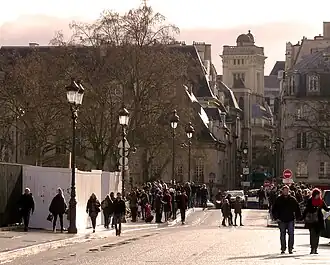 Pont vu depuis le quai de l'Archevêché (à comparer avec la vue de 1848).