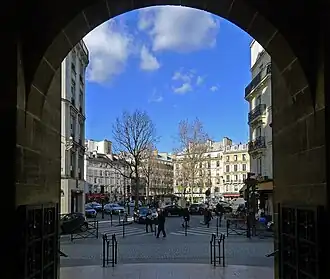 Place vue depuis l'église Saint-Ferdinand-des-Ternes.