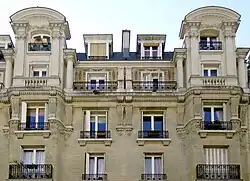 No&nbsp;74 : détail de la façade.