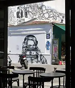 Art urbain en haut de la rue (2015).