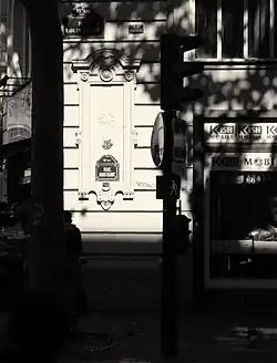 Plaque de la rue Louis-Blanc, à la même extrémité.