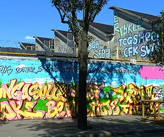 Street art dans la rue Ordener au niveau de la place Louis-Baillot en 2015.