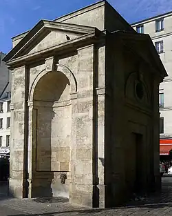 Fontaine de Montreuil, dite aussi de la Petite-Halle (nos 211-213).