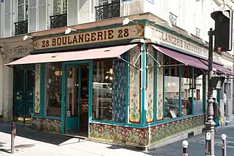 No&nbsp;28 : boulangerie-pâtisserie Beaumarchais.