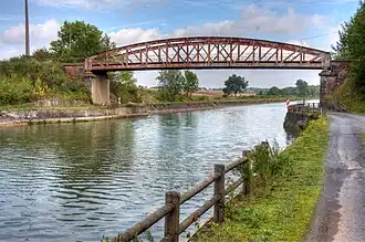Un ouvrage de franchissement du canal à Hermies.