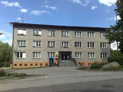 Pačejov : mairie et poste.