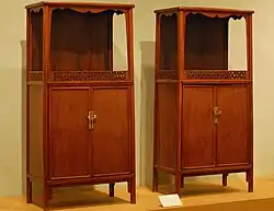 Deux commodes hautes en bois huanghuali, XVIIe siècle. Honolulu Academy of Arts.