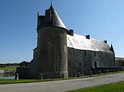 La tour, au sud-ouest