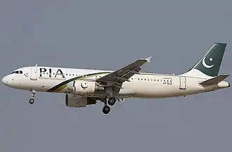 AP-BLD, l'Airbus A320 impliqué dans l'accident, photographié à l'aéroport international de Dubaï en janvier 2017.