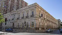 Description de cette image, également commentée ci-après