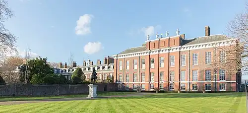 Le palais de Kensington, vue des jardins.