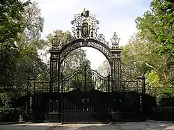 Coq gaulois de la « Grille du Coq » des jardins du Palais de l'Élysée (Paris)