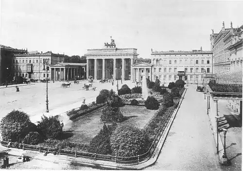Palais Liebermann sur la Pariser Platz, à droite de la porte de Brandebourg