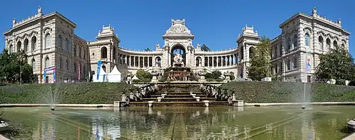 Le Palais Longchamp.