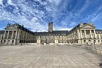 Palais des ducs et des États de Bourgogne, place de la Libération.