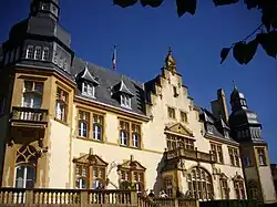 Le palais du Gouverneur, du côté de ses jardins.