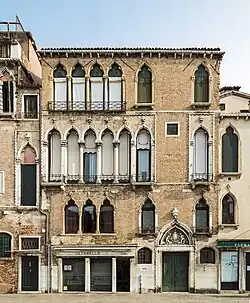 Détail de la façade du Palais Donà