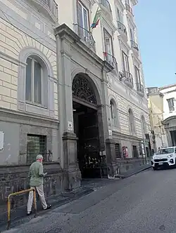 Il portale del palazzo