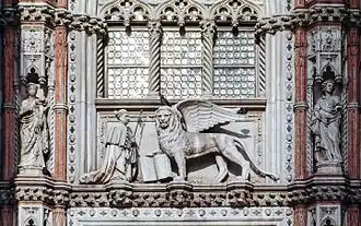 La porte du palais des Doges.