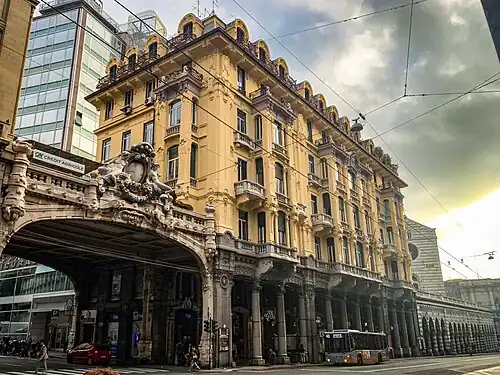 Facciata del palazzo, lato ovest