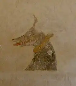 Testa canina affrescata nel cortile