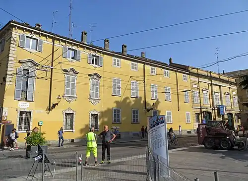 Le Palazzo di Riserva le long de Strada Garibaldi.