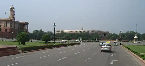 Le Sansad Bhavan à proximité de l'édifice nord du Secrétariat central.