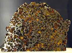 Coupe de la pallasite Esquel (en), tombée en Argentine.