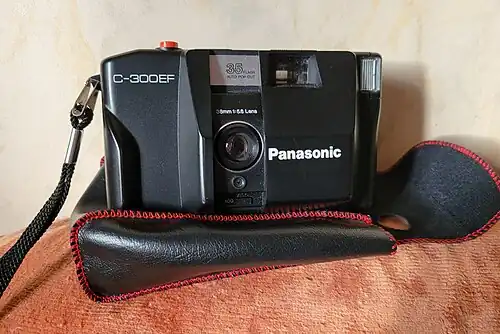 Appareil photo 24x36 argentique compact Panasonic C-300EF.