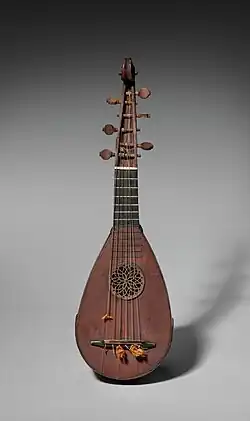 Pandurina du XVe s. conservée au Cleveland museum of Art.